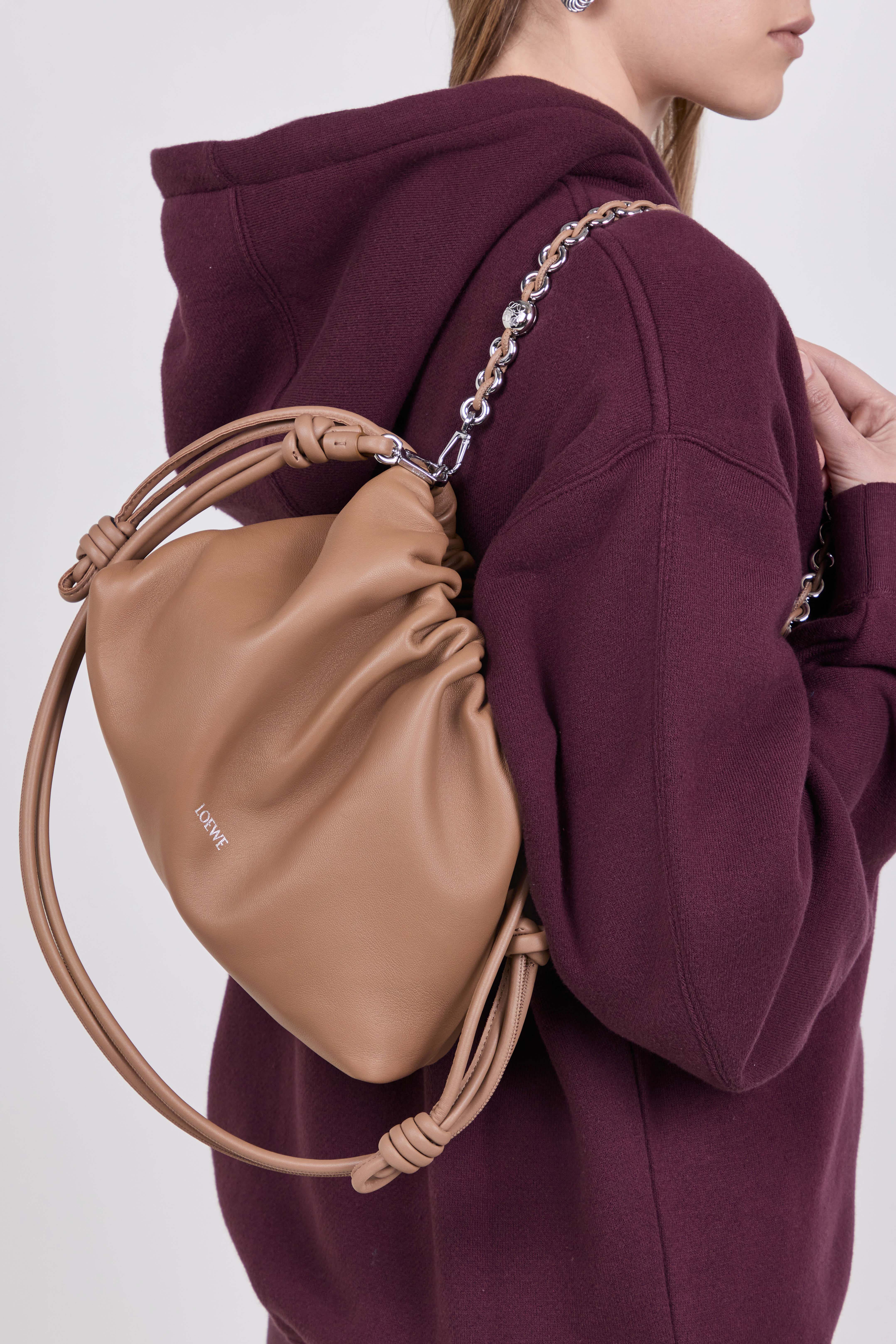 תמונת כל הלוק של תיק קלאץ' פלמנקו מדיום